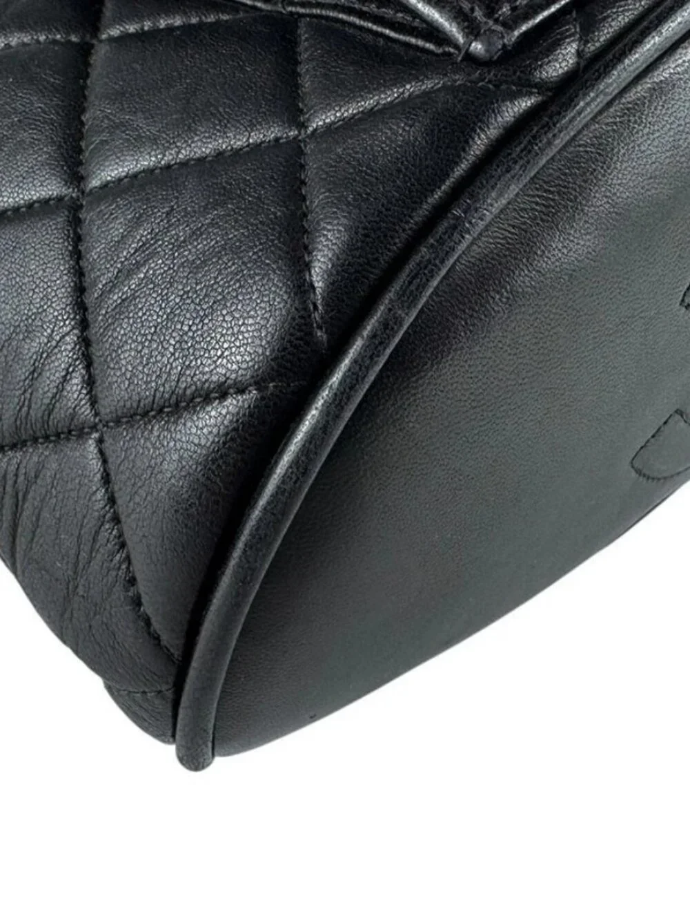 CHANEL Matelasse Backpack Black/Gold Leather/Metal -